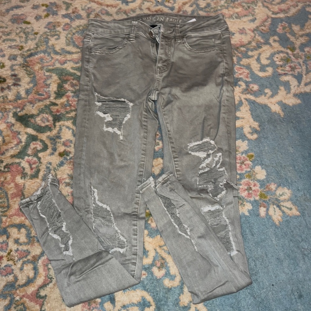 Skinny jeans with rips